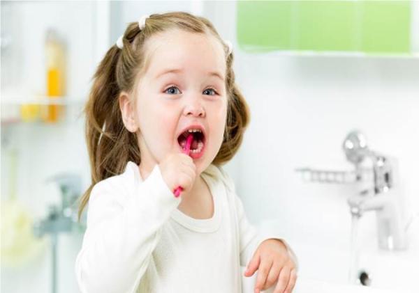 چگونه از دندان های کودک مراقبت کنیم؟