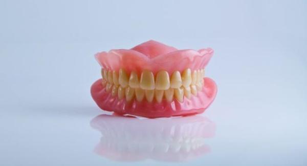چه عواملی باعث جرم گرفتن دندانها می شود؟